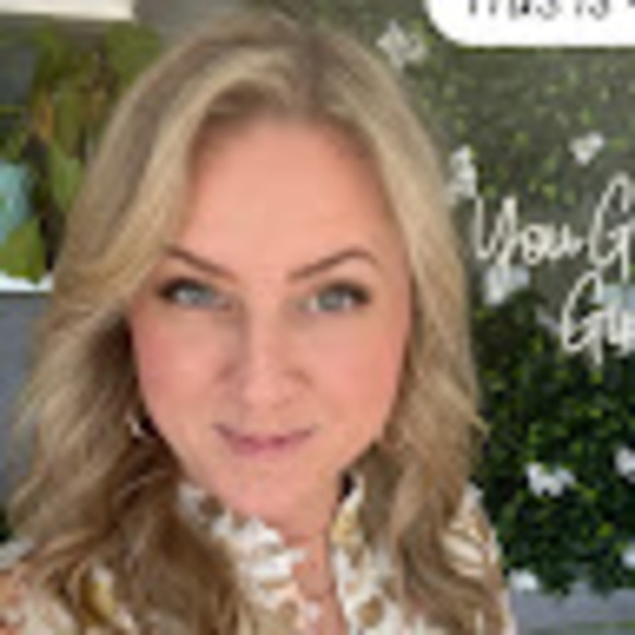 Profile Picture of Nancy Reid (@nancyruth33) on Poshmark