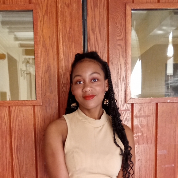 Profile Picture of Michelle Joseph (@mitchelle454) on Poshmark