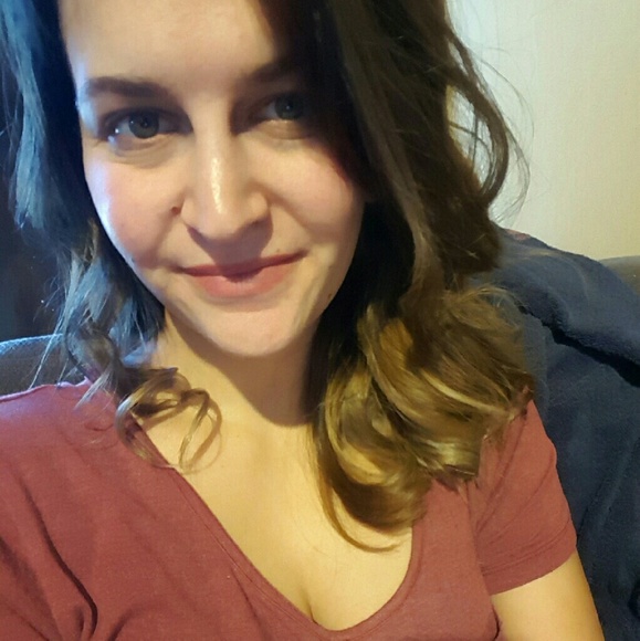 Profile Picture of Stephanie Corey (@sacorey1991) on Poshmark