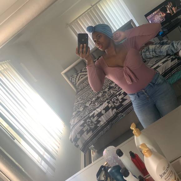 Profile Picture of Jocelyn Rowton (@jocelynrowton) on Poshmark