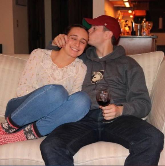 Profile Picture of Kara Wineinger (@karawineinger) on Poshmark