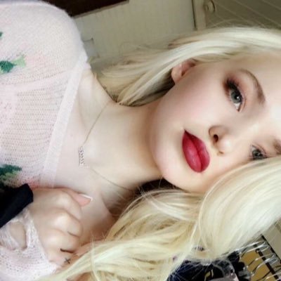 Profile Picture of  🌷Alexis Lily Brooke 🌷 (@StrandedLithe) on Twitter