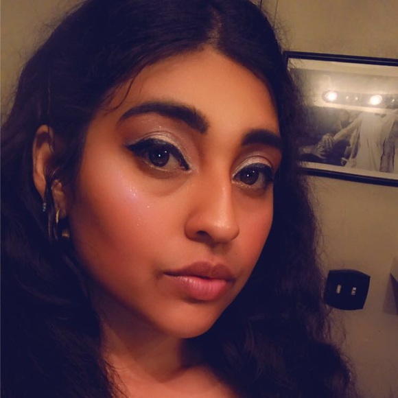 Profile Picture of Shara Samano (@samanoshara) on Poshmark