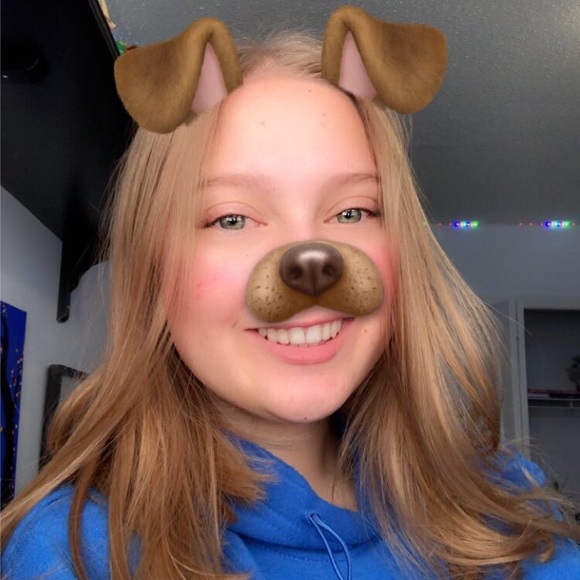 Profile Picture of Violet Fields (@violetfields44) on Poshmark