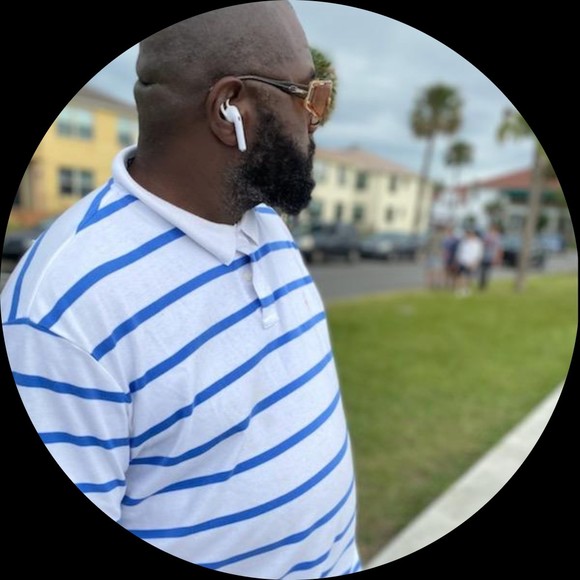 Profile Picture of Marlo Patterson (@marlopatterson) on Poshmark