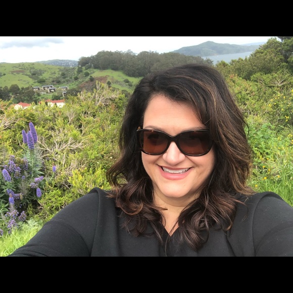 Profile Picture of Amy Hudock (@amyhudock72) on Poshmark