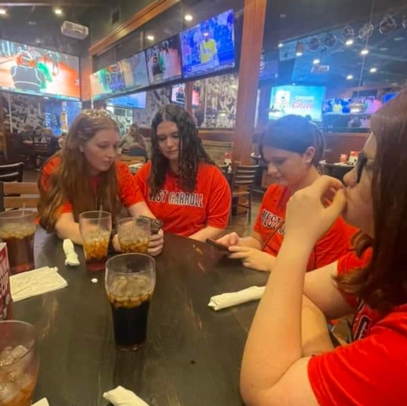 Profile Picture of Audra Peters (@its_audraa) on Poshmark