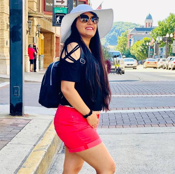 Profile Picture of Khushbu Patel (@khushbu5793) on Poshmark