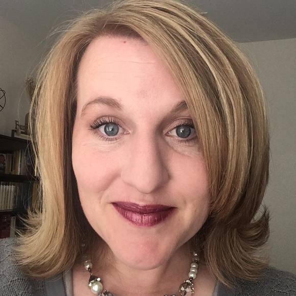 Profile Picture of Amanda Quist (@aquist01) on Poshmark