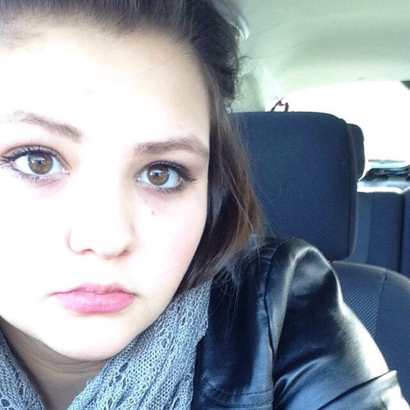 Profile Picture of Bella Javens (@bjavens) on Poshmark