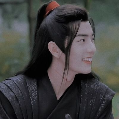 Profile Picture of Laristupida :( 🎭 Vivendo Por Black Clover 👹 (@louaylorpluto) on Twitter