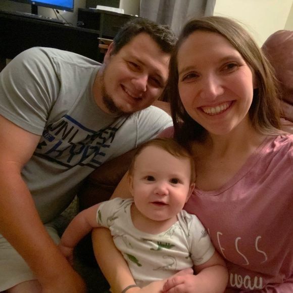 Profile Picture of Laura Yocum (@laurayocum) on Poshmark