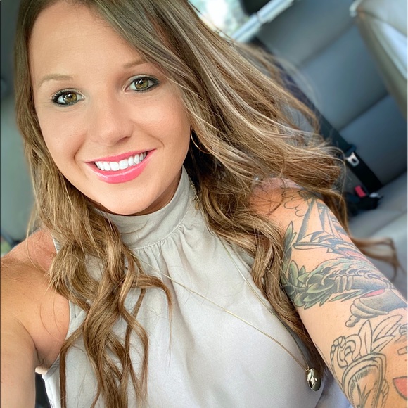 Profile Picture of Megan Dufauchard (@moc2910) on Poshmark