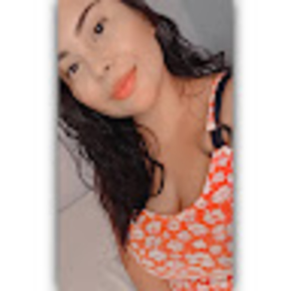 Profile Picture of Mariana Climaco (@marianaclimaco) on Poshmark