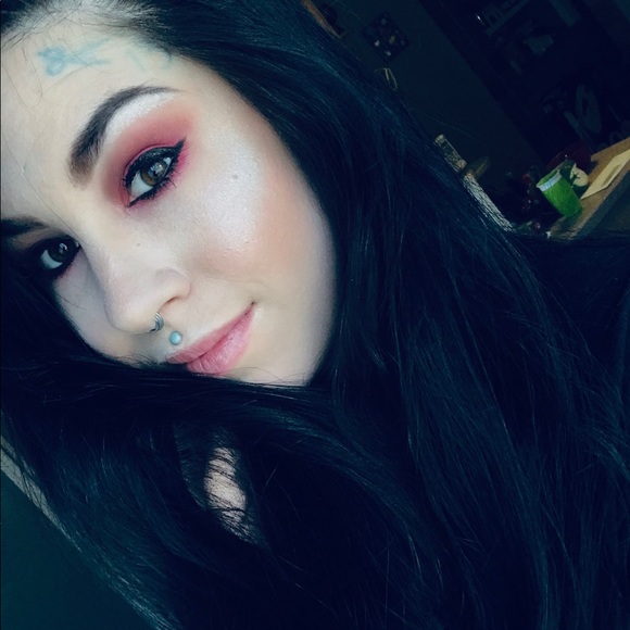 Profile Picture of Elissa Enslinger (@elissaenslinger) on Poshmark