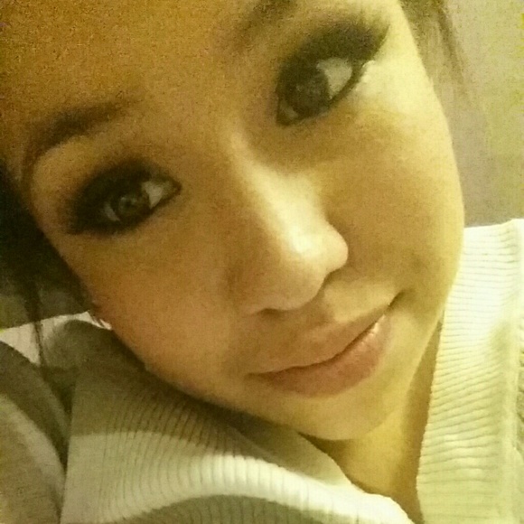 Profile Picture of Lizeth Alvarez (@lizzyboo01) on Poshmark