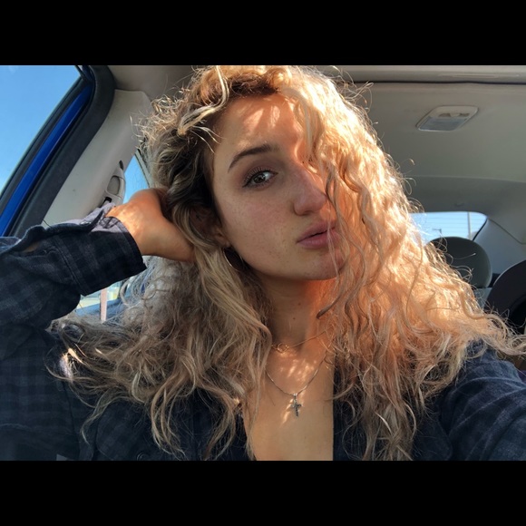 Profile Picture of Sabrina Jungclaus (@sjungclaus) on Poshmark