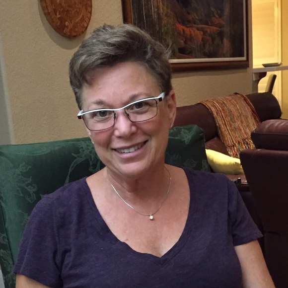 Profile Picture of Lynn Lampert (@lynnlampert) on Poshmark