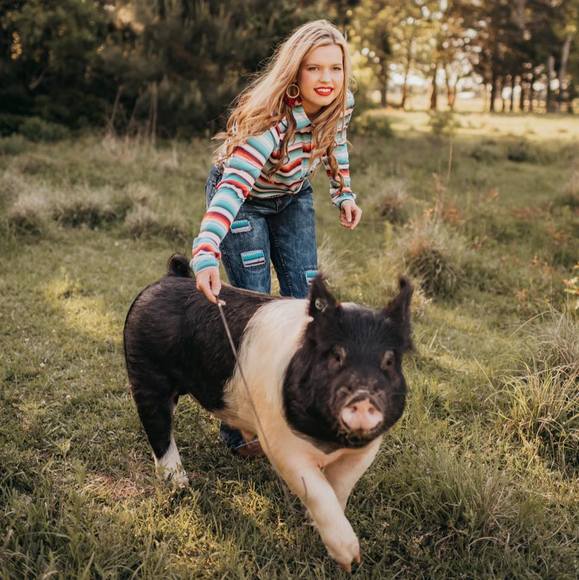 Profile Picture of Felicity Dusold (@felicity_dusold) on Poshmark