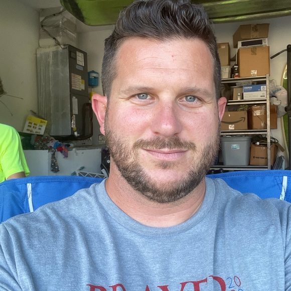 Profile Picture of Mark Robbins (@pmrobbins82) on Poshmark