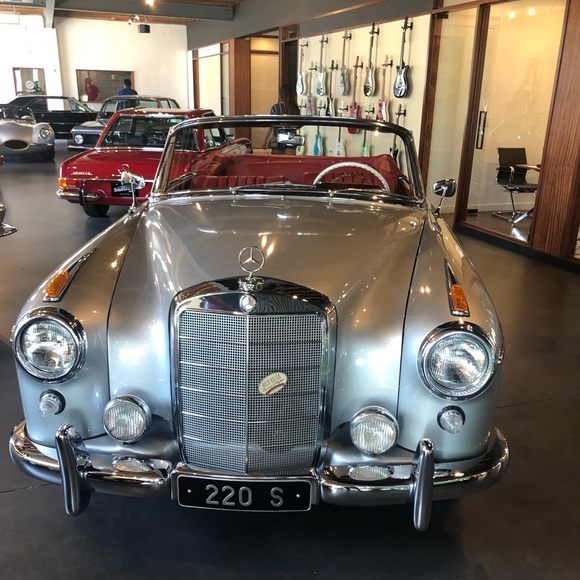 Profile Picture of Kevin Merlin (@kevinmerlin) on Poshmark