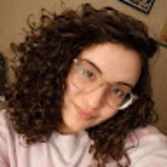 Profile Picture of Andrea Grey (@andreagrey601) on Poshmark