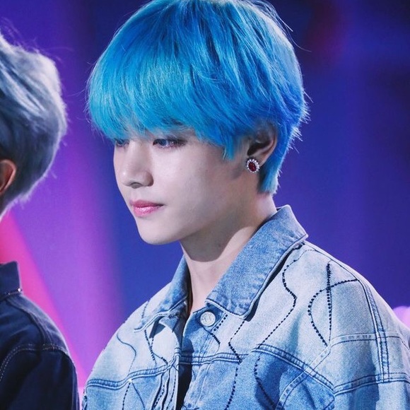 Profile Picture of Chardonnay Army (@chardonnay_army) on Poshmark