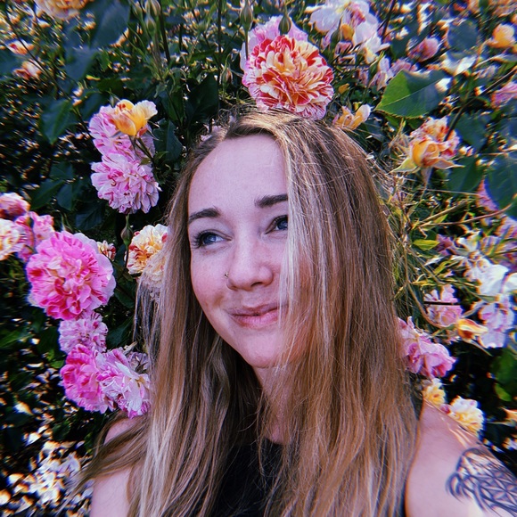 Profile Picture of Jessica Holt (@jolt4joy) on Poshmark