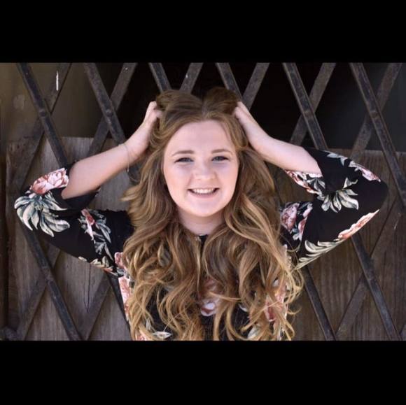 Profile Picture of Allie Drews (@medium13sign) on Poshmark