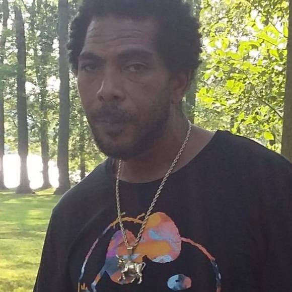 Profile Picture of James Cooke (@tray146) on Poshmark