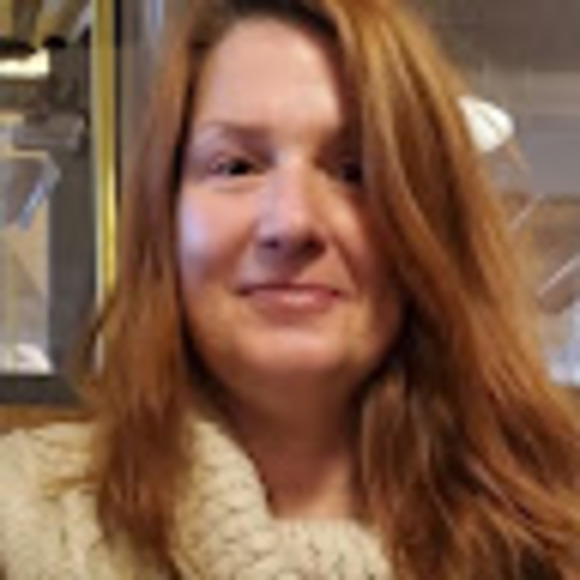 Profile Picture of Marilyn Segroves (@mrsmdsegroves) on Poshmark