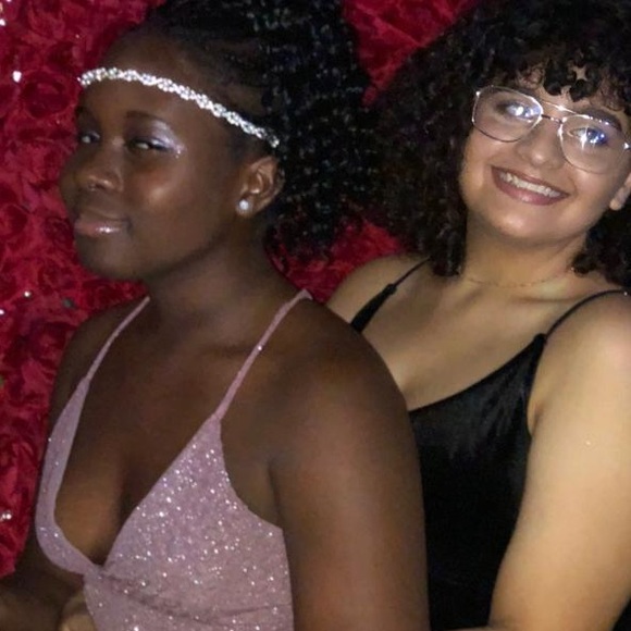 Samya Duperval - Poshmark Profile Picture of Samya Duperval (@samyaduperval) on Poshmark