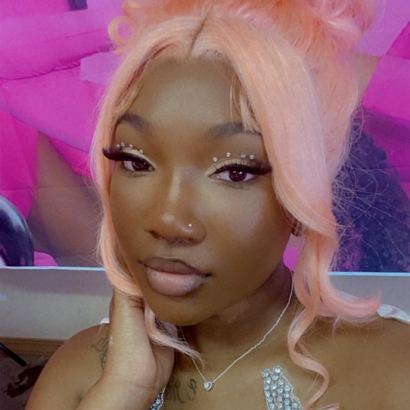 Profile Picture of Josalyn Brown (@josalynvenita) on Poshmark