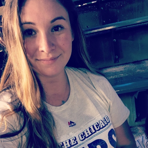 Profile Picture of Samantha Robles (@samrob0312) on Poshmark