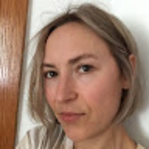 Profile Picture of Agata Gidzinski (@agatagidzinski) on Poshmark