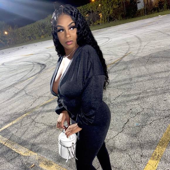 Profile Picture of Jayla Newton (@2017189) on Poshmark