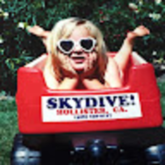 Profile Picture of Caroline Springall (@cspringall) on Poshmark