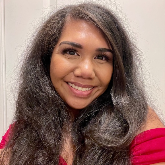 Profile Picture of Lolina Lautoa (@lolinal) on Poshmark