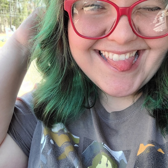 Profile Picture of Alex Mcgill (@lemonsxhoney) on Poshmark