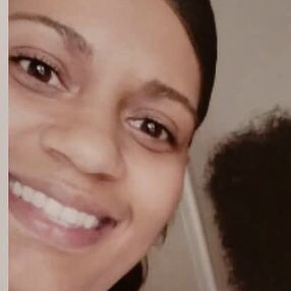 Profile Picture of Lacey Smart (@staceysmart00) on Poshmark