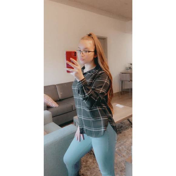 Profile Picture of Jenna Spedding (@jennaspedding01) on Poshmark