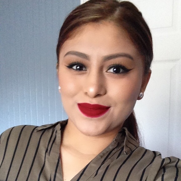 Profile Picture of Silvia Climaco (@silviaclimaco) on Poshmark