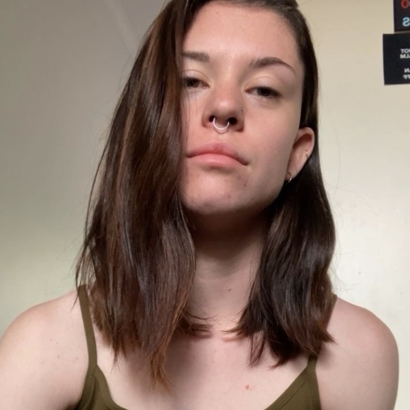 Profile Picture of April Davidson-leard (@adavidson620) on Poshmark