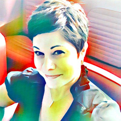 Profile Picture of Jenna Linskens (@@2teach_edtech) on Twitter