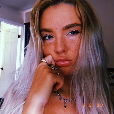 Profile Picture of McKenzie Perry (@KENZi_hit_it) on Twitter