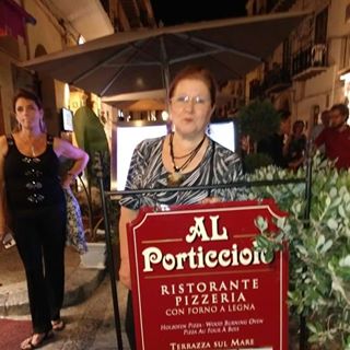 Profile Picture of Julia Leonor (@julio.leonoer) on Facebook