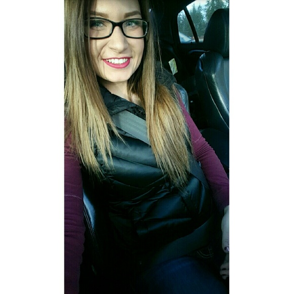 Profile Picture of Nicki Dexter (@nickiii97) on Poshmark