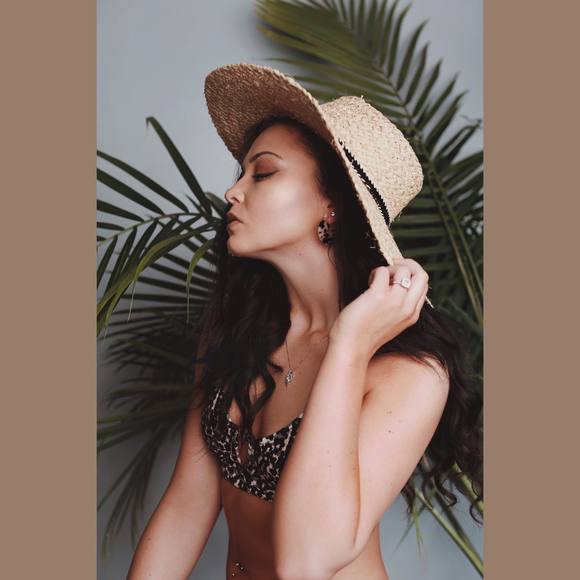 Profile Picture of Cassidy Apps (@cass920) on Poshmark