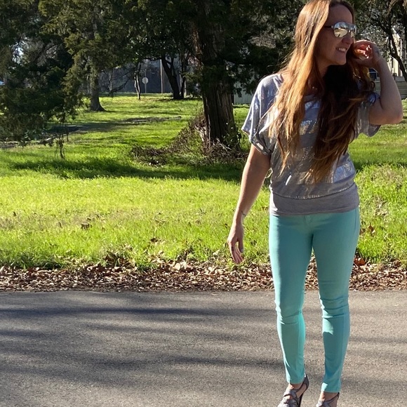 Profile Picture of April Hook (@aprilhook) on Poshmark
