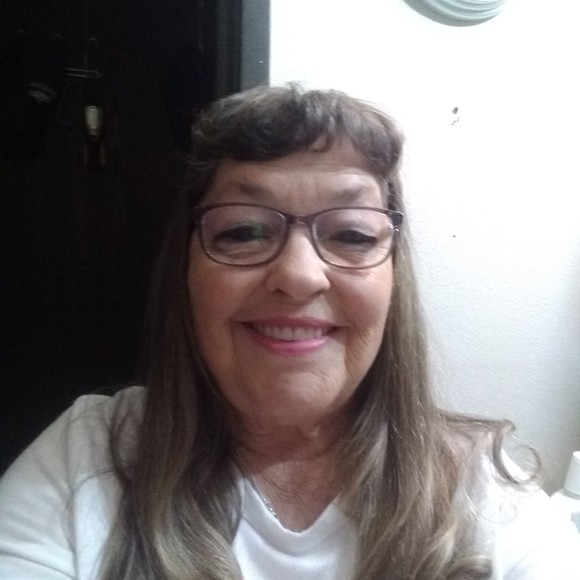 Profile Picture of Karen Russell (@karenrussell491) on Poshmark